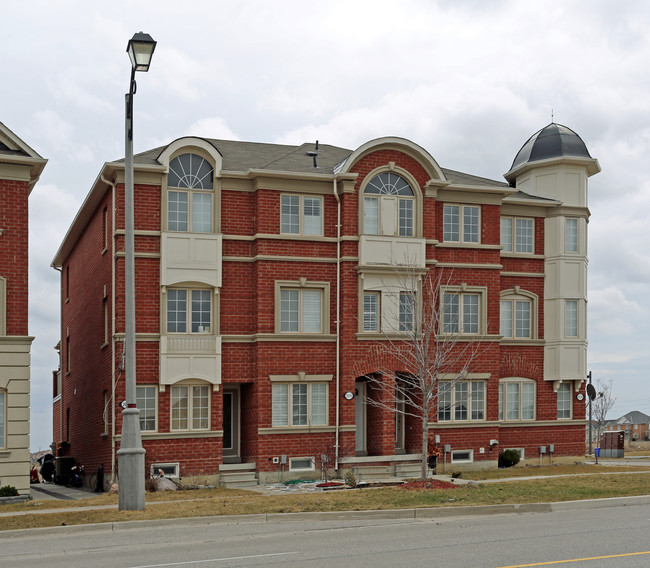 2684-2690 Bur Oak Ave in Markham, ON - Building Photo - Building Photo