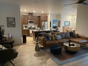 1833 Dry Creek Ct in Merced, CA - Building Photo - Building Photo