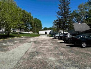 4021 S Ricketts Ave in Bartonville, IL - Building Photo - Building Photo