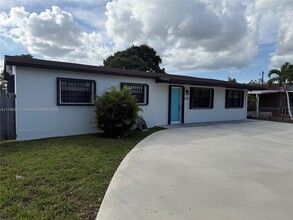 4930 E 9th Ct in Hialeah, FL - Building Photo - Building Photo