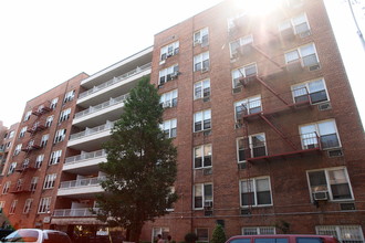 14430 Roosevelt Ave in Flushing, NY - Building Photo - Building Photo