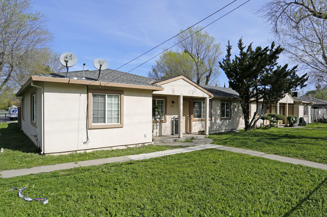 2301 Edison Ave in Sacramento, CA - Foto de edificio - Building Photo