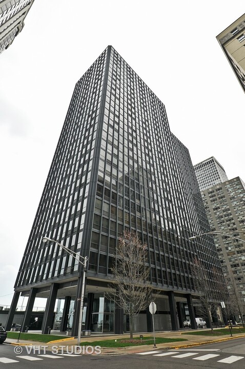 910 N Lake Shore Dr in Chicago, IL - Building Photo