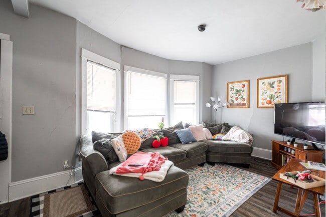 property at 3112 N Bartlett Ave