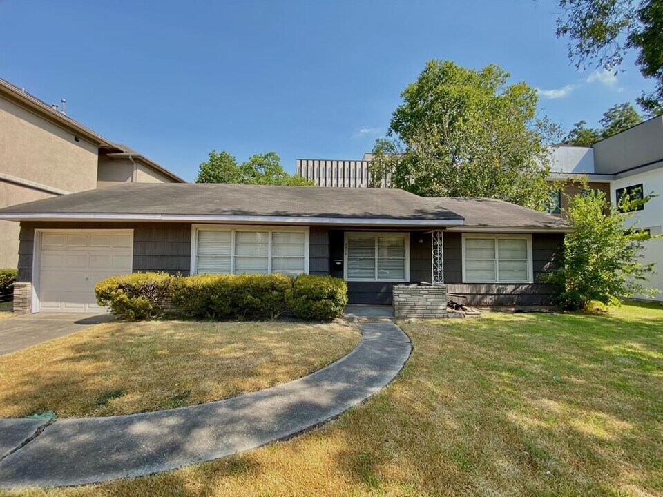 4904 Tamarisk St in Bellaire, TX - Building Photo