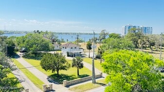 732 N Halifax Ave in Daytona Beach, FL - Building Photo
