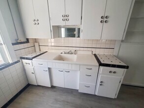 1601 Liberty St, Unit Rear Up in Erie, PA - Foto de edificio - Building Photo