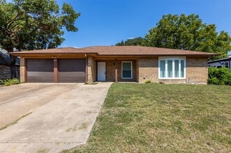 2321 Quail Hollow Dr in Grand Prairie, TX - Building Photo - Building Photo