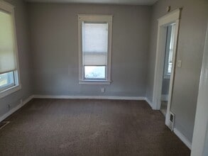 3807 4th Ave in Moline, IL - Building Photo - Building Photo