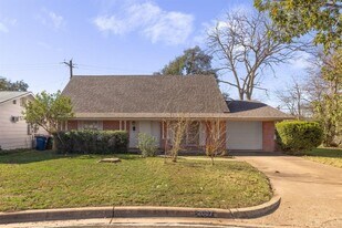 2007 Burbank St in Austin, TX - Building Photo