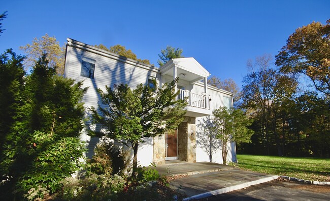 106A Comstock Hill Ave in Norwalk, CT - Building Photo - Building Photo