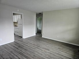 5009 Buggy Ln in Anniston, AL - Building Photo