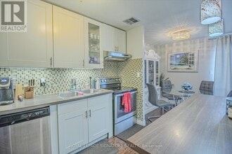 3025 The Credit Woodlands in Mississauga, ON - Building Photo - Building Photo