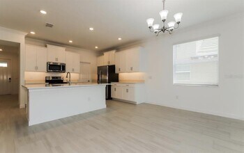 1250 Spinnaker Dr in Lakeland, FL - Building Photo - Building Photo