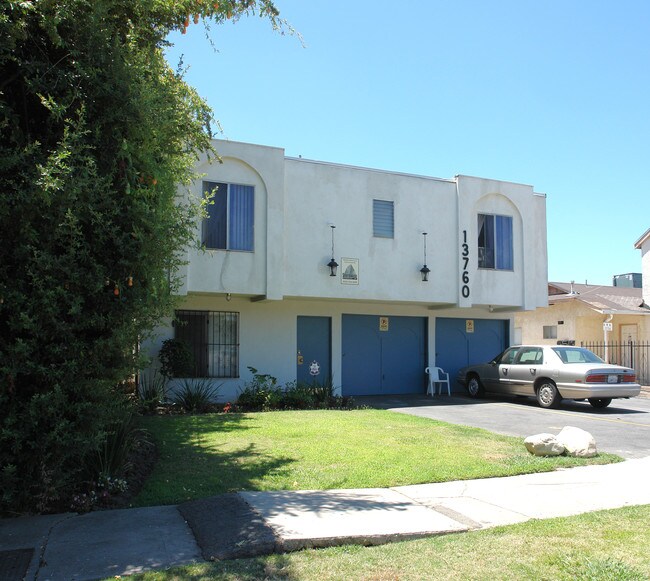 13760 Bessemer St in Van Nuys, CA - Building Photo - Building Photo