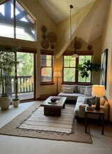 998 W Beaver Creek Blvd, Unit Lodge at Brookside #301 in Avon, CO - Foto de edificio - Building Photo