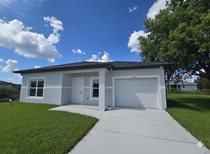 2506 43rd St SW in Lehigh Acres, FL - Foto de edificio - Building Photo