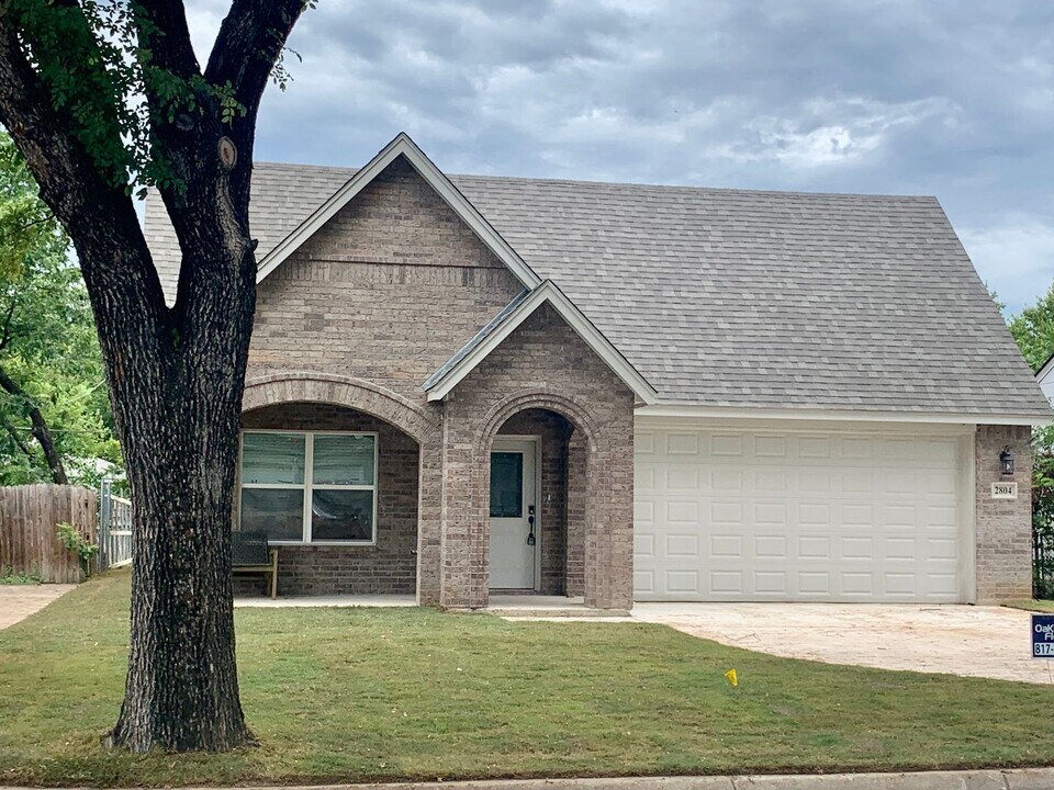 2804 W Bewick St in Fort Worth, TX - Building Photo