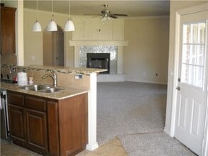 1242 N Shannon Way in Mustang, OK - Foto de edificio - Building Photo