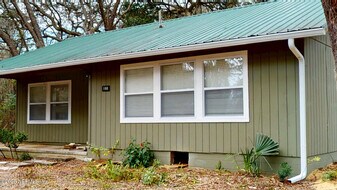201 Florence Ave in Interlachen, FL - Building Photo