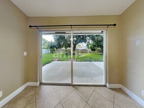 932 SW Gwendolen Terrace in Port St. Lucie, FL - Building Photo - Building Photo