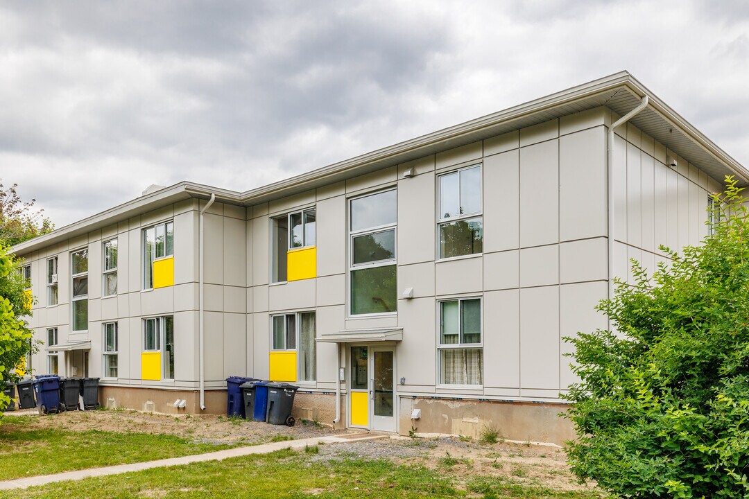 997 Wilfrid-Laurier Rue in Laval, QC - Building Photo