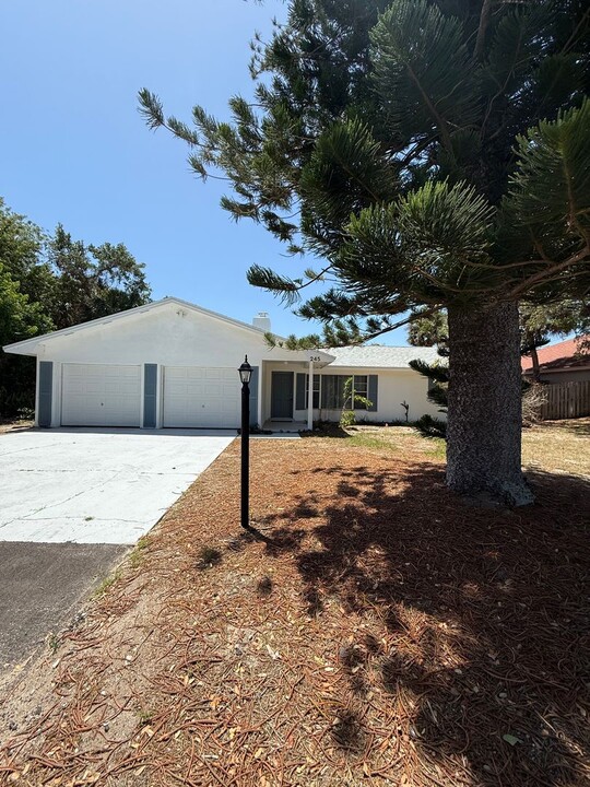 245 Heron Dr in Melbourne Beach, FL - Foto de edificio