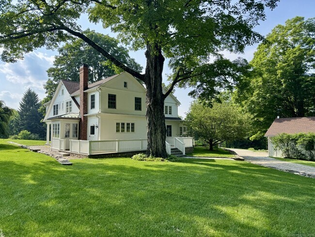 6 Frisbie Rd in Washington, CT - Building Photo - Building Photo
