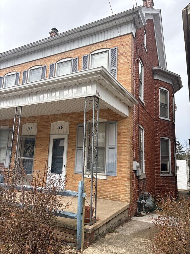 124 S Walnut St in Dallastown, PA - Building Photo - Building Photo