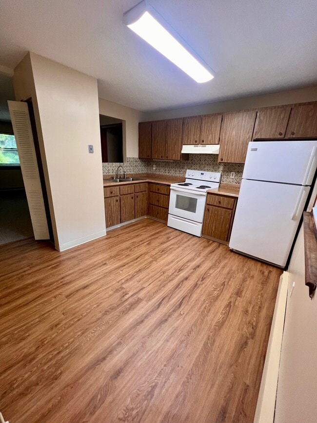 7 Palmer Ave, Unit 1