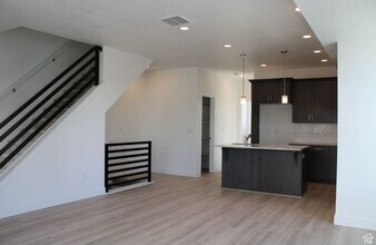 140 E Abbeville Ct in Sandy, UT - Building Photo - Building Photo