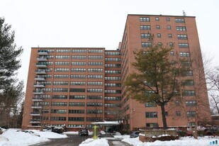 31 Woodland St in Hartford, CT - Building Photo