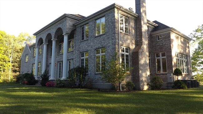 11 Elizabeth Way