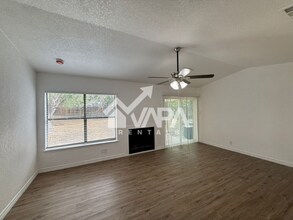 4062 Fire Sun in San Antonio, TX - Building Photo - Building Photo