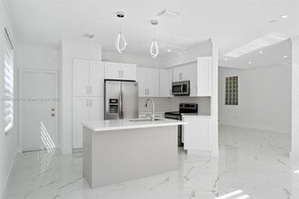 16920 SW 34th St in Miramar, FL - Building Photo - Building Photo