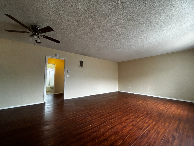 1545 Mentone Ave in Pasadena, CA - Building Photo - Building Photo