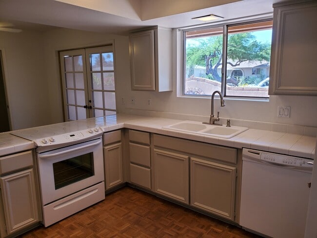 8570 E Vía Del Palacio in Scottsdale, AZ - Building Photo - Building Photo