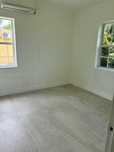 1825 NW 74th St in Miami, FL - Building Photo - Building Photo