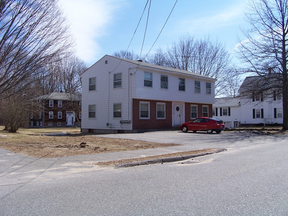 26-28 Harvard Rd in Shirley, MA - Foto de edificio