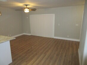 401 Cypress Wy in Palm Springs, FL - Building Photo - Building Photo