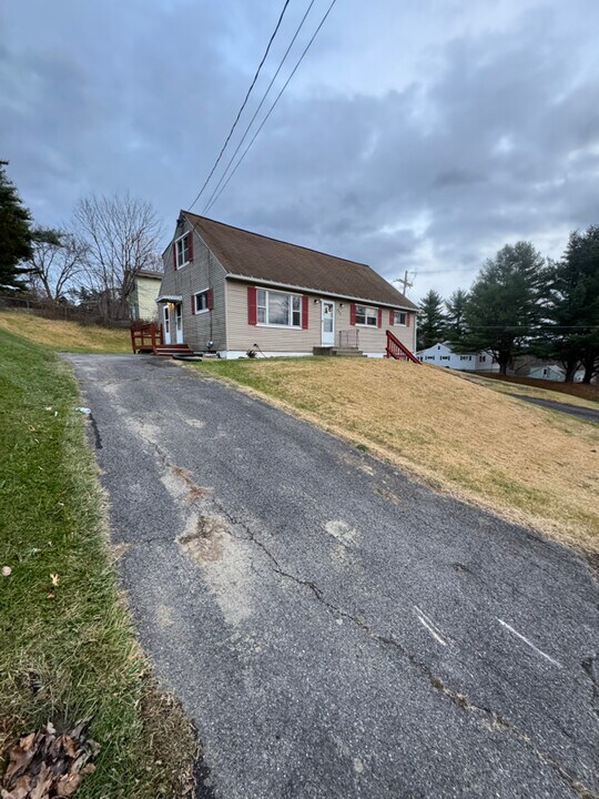 232 Boswell Hill Rd in Endicott, NY - Building Photo