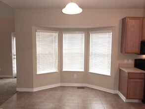 7101 Winterbek Ave in New Albany, OH - Foto de edificio - Building Photo