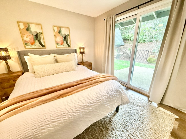 14355 SW 114th Ave in Tigard, OR - Foto de edificio - Building Photo