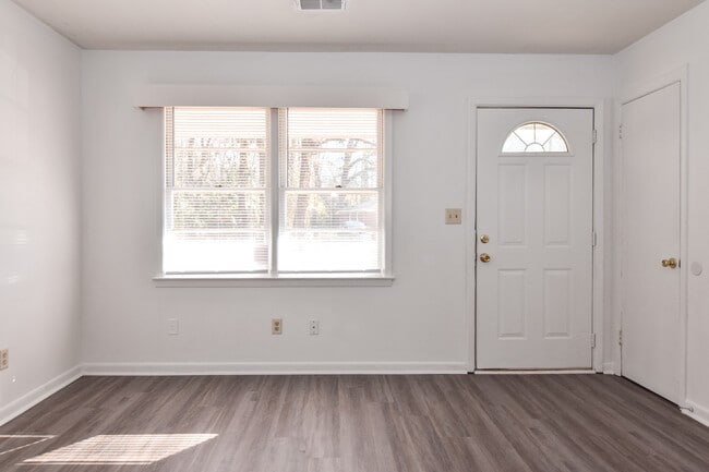 6957 S Kenwood Dr in Charleston, SC - Foto de edificio - Building Photo