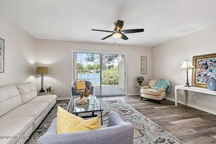 11290 Lake Mandarin Cir E in Jacksonville, FL - Building Photo