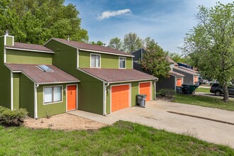 Riverview Condominiums in Emporia, KS - Foto de edificio - Building Photo