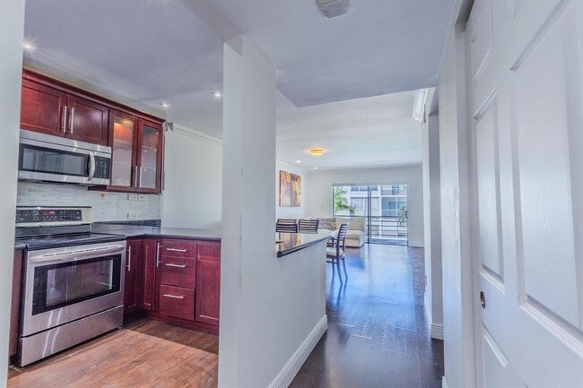 property at 3000 Sunrise Lakes Dr E