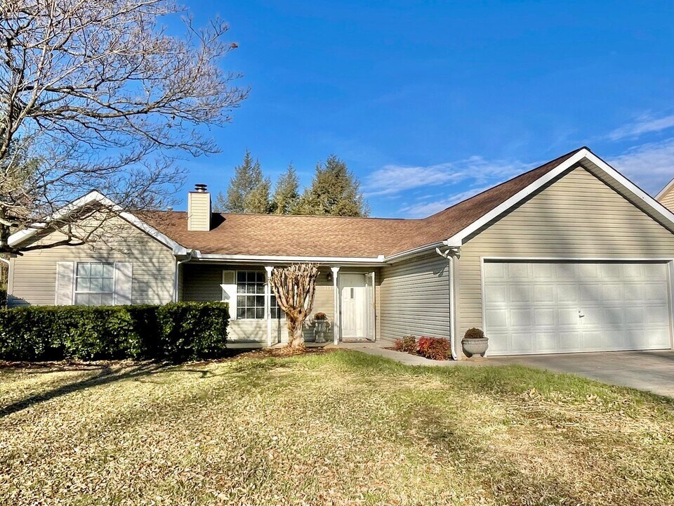 5154 Garden Meadow Dr in Knoxville, TN - Building Photo