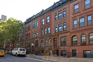 162 W 94th St in New York, NY - Building Photo