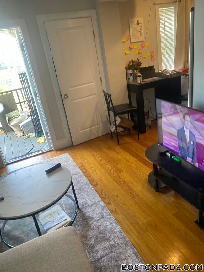 127 Shirley St, Unit 2 in Boston, MA - Building Photo - Building Photo